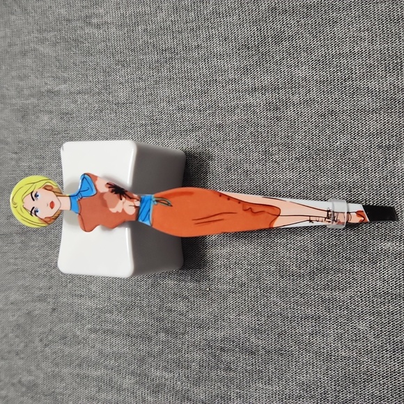Limited Edition 2023 Beauty Secrets Lady Slant Tweezer Metal Skincare Tool - Picture 1 of 4